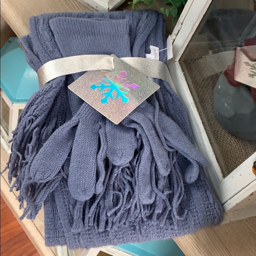 Scarf and glove set